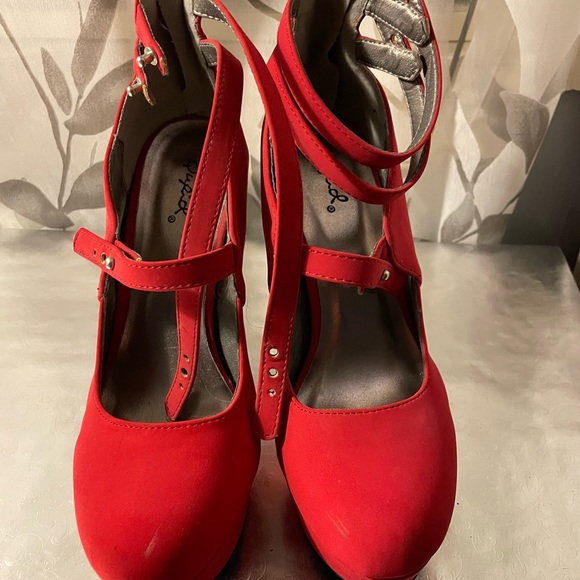 Qupid red platform stilettos - Picture 2 of 6